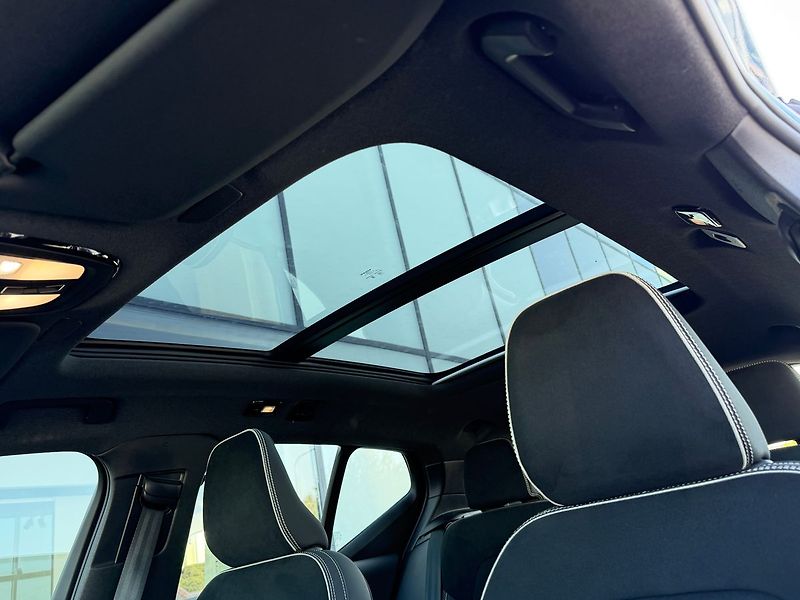 Volvo XC40 ULTIMATE DARK B4, PIXEL LED, N - fotka 17 z 25