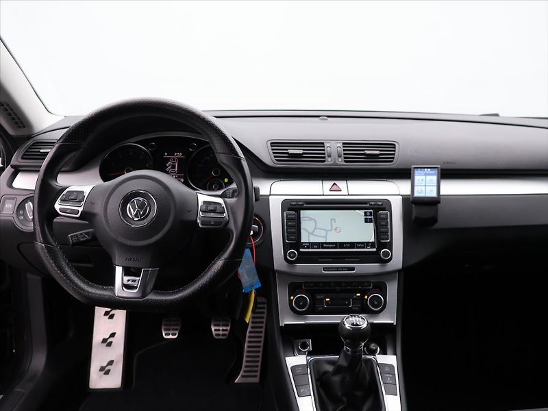 Volkswagen Passat CC 2,0 TSI Sport 147kW M6F - fotka 19 z 26