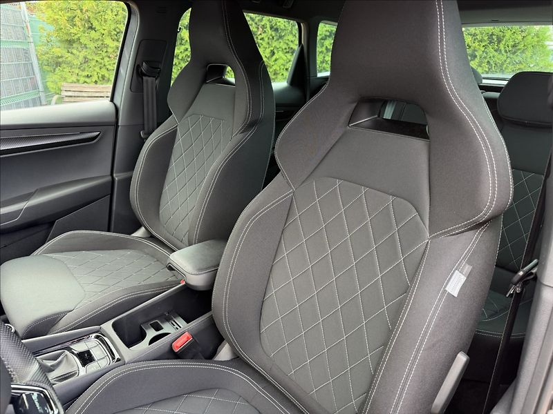 Škoda Karoq 2.0 TDI Sportline Virtual/Full - fotka 18 z 21
