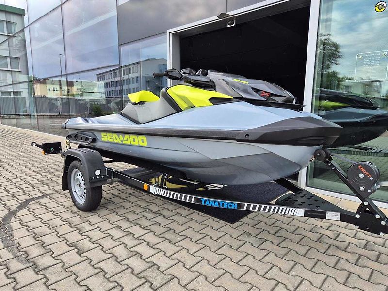 Sea Doo (2024) 21RH - RXP XRS 1-up 325hp - AK - fotka 3 z 21