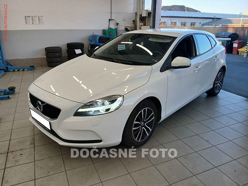 Volvo V40 (2017) 2.0i Momentum, Momentum - fotka 1 z 3