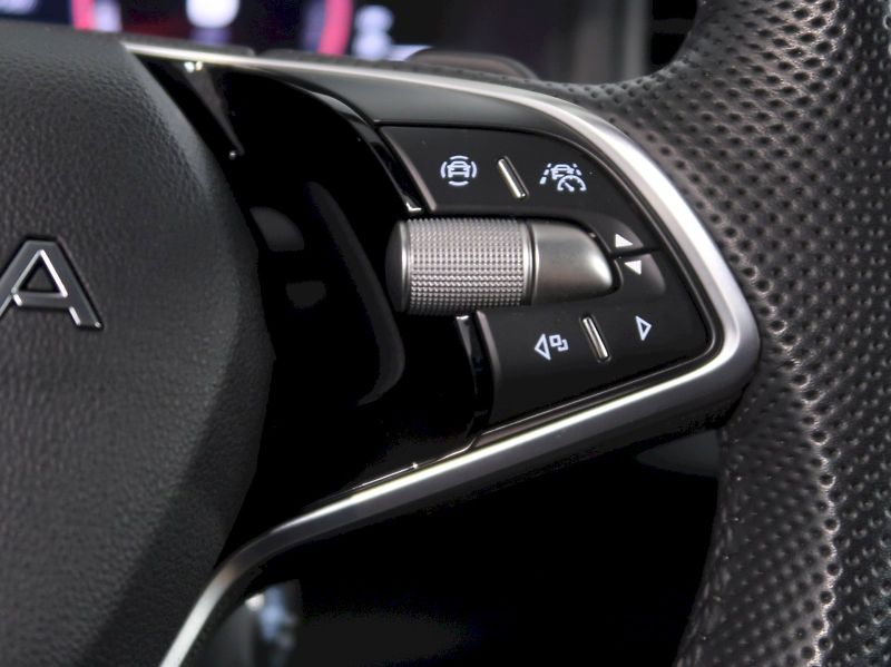 Škoda Karoq (2026) SPORTLINE 1.5TSI 110KW DSG TAŽ - fotka 21 z 42