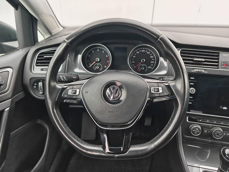 Volkswagen Golf Maraton Edition  1,0TSI - fotka 11 z 23