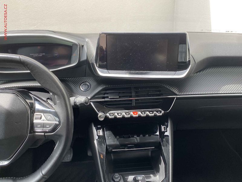 Peugeot 208 (2019) 1.2 PT, Allure, AT, kamera - fotka 12 z 17