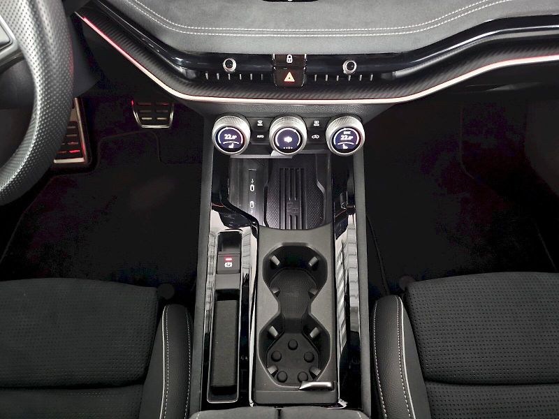 Škoda Superb (2025) 2.0TDI 142kW 4X4 SPORTLINE WEB - fotka 23 z 33