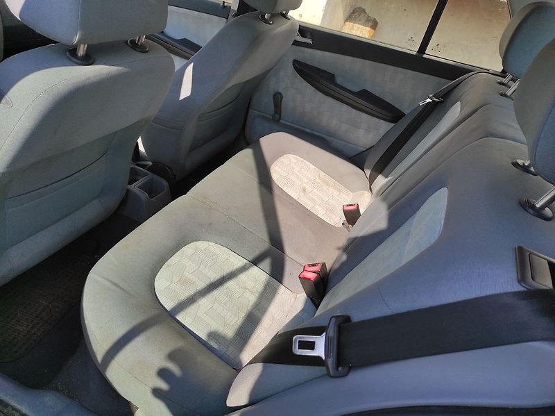 Škoda Fabia 1.4 MPI Comfort - fotka 14 z 25