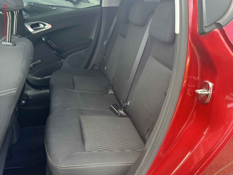 Peugeot 208 (2016) 1.6 HDi, ČR, AC, tempo, park - fotka 10 z 20