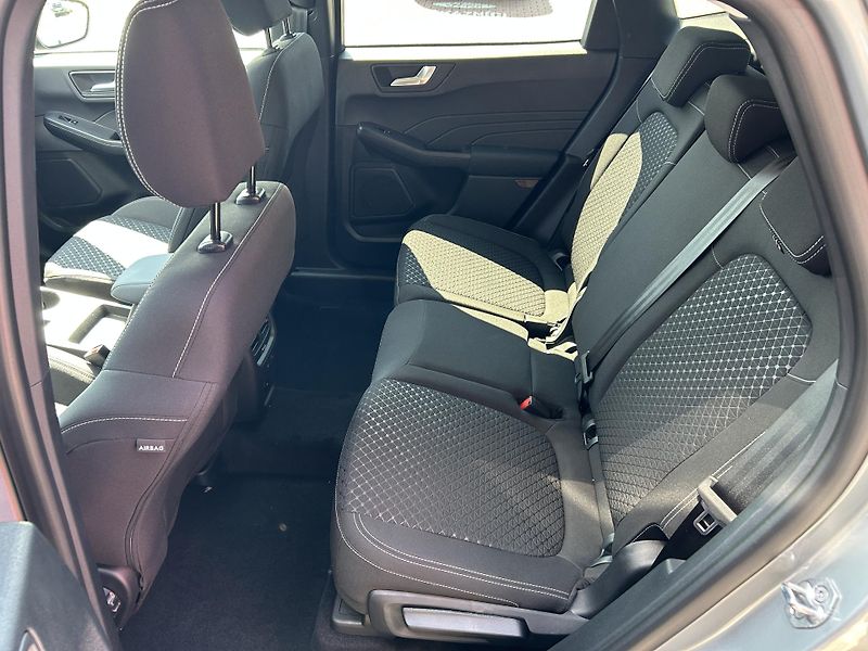 Ford Kuga Top Edition 2.5 PHEV 178kW - fotka 13 z 39