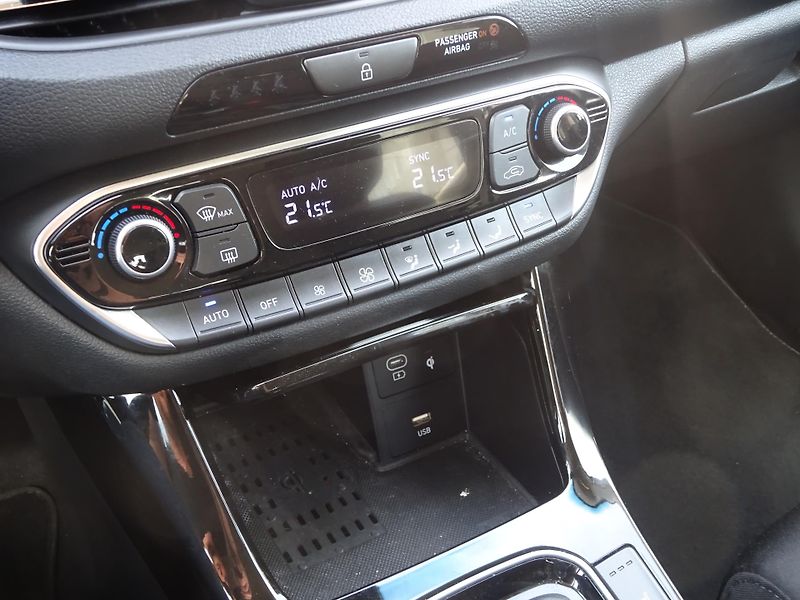 Hyundai i30 1.5 T-GDi 103kW DCT Style - fotka 17 z 20