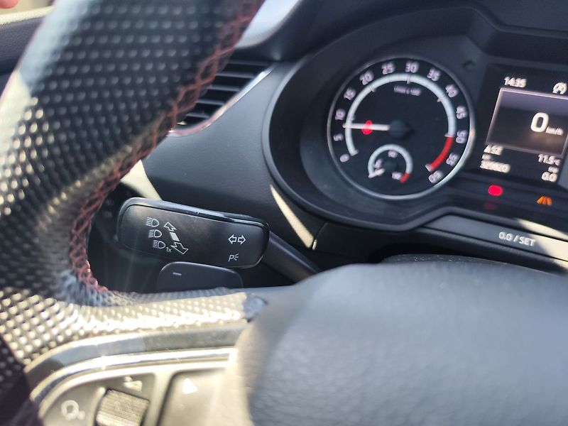 Škoda Octavia 2.0 TDi/135kW RS DSG ČR - fotka 28 z 35