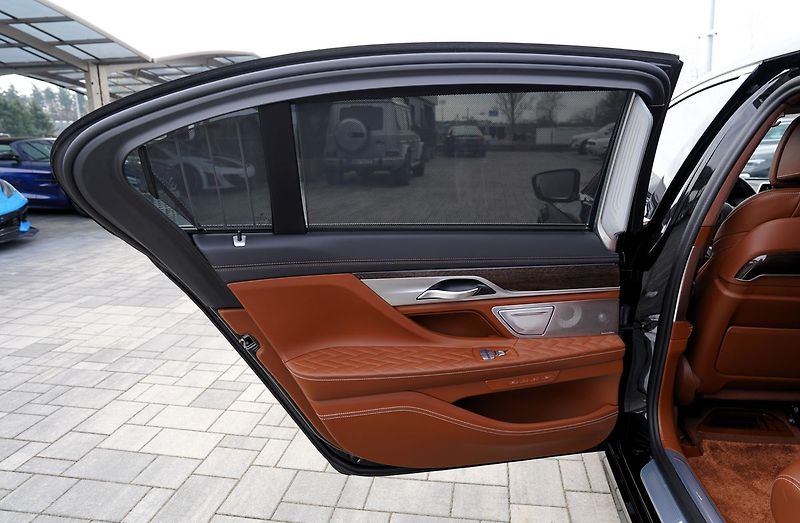 BMW Ostatní M760Li xDrive/6.6i/V12/590PS - fotka 15 z 47