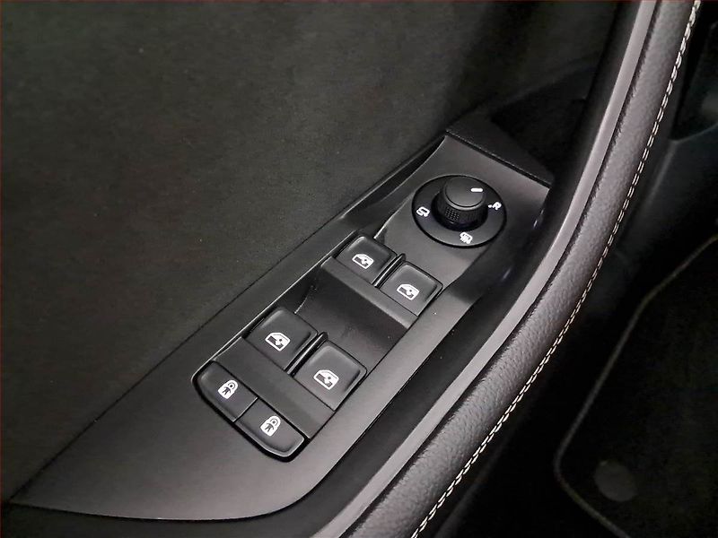 Škoda Superb (2023) Sportline 2.0 TSI - fotka 24 z 25