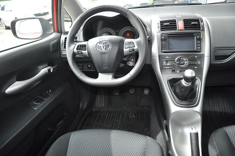 Toyota Auris 1.6 ValveMatic 97kW - fotka 5 z 14