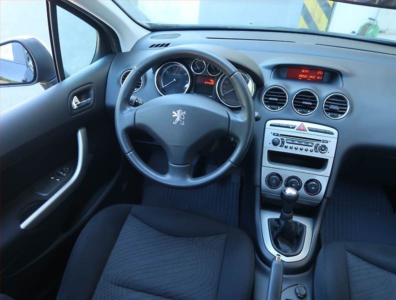 Peugeot 308 (2010) 1.4 VTi - fotka 7 z 15