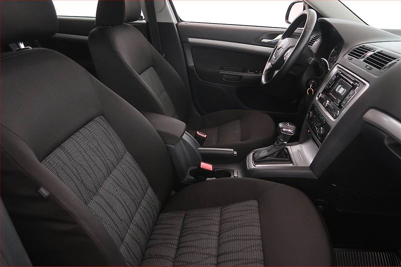 Škoda Octavia (2011) 2.0 TDI, Automat, Navi, Xenony - fotka 9 z 17
