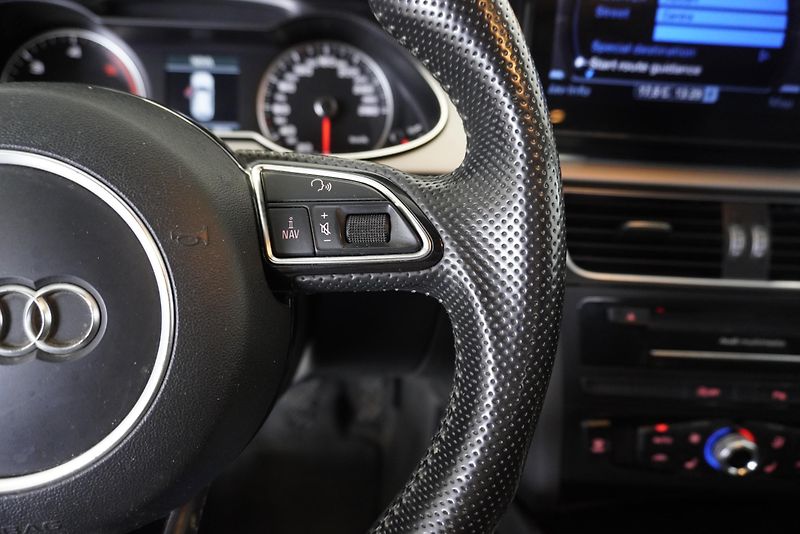 Audi A4 2,0 TDI S-LINE - fotka 19 z 30