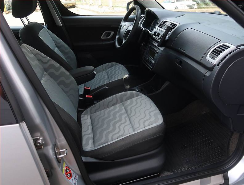 Škoda Roomster (2007) 1.4 16V, po STK, jezdí skvěle - fotka 9 z 15