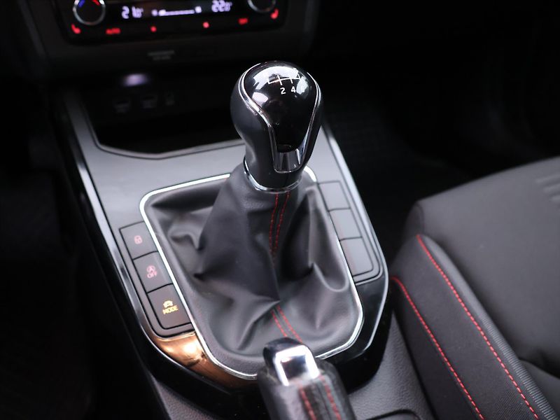 Seat Arona 1,5 TSI FR 110kW EVO CZ - fotka 24 z 32