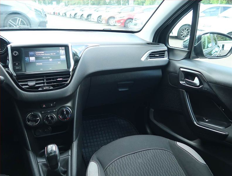 Peugeot 208 (2016) 1.6 BlueHDi, Tempomat - fotka 8 z 15