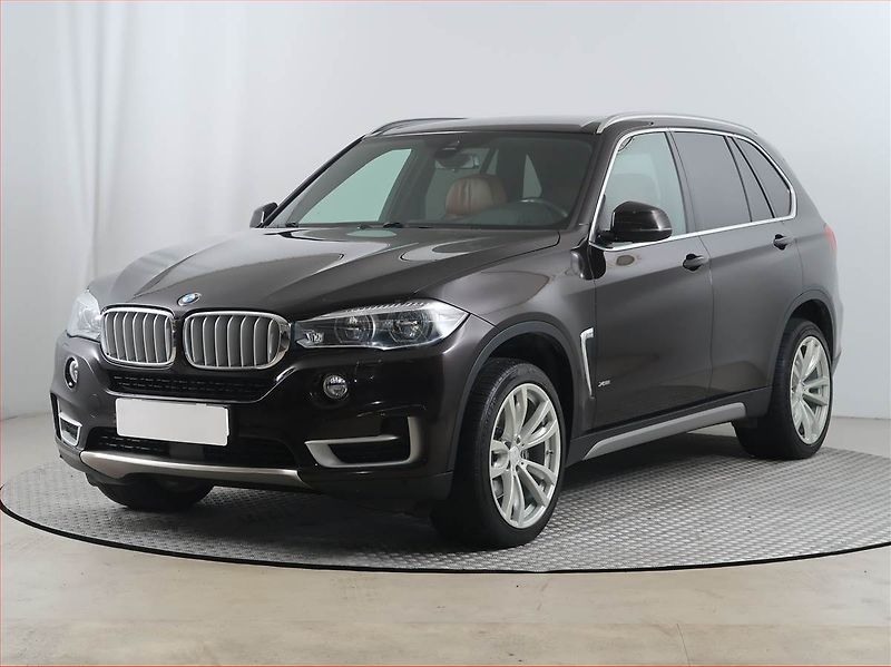 BMW X5 (2017) xDrive40d - fotka 2 z 21