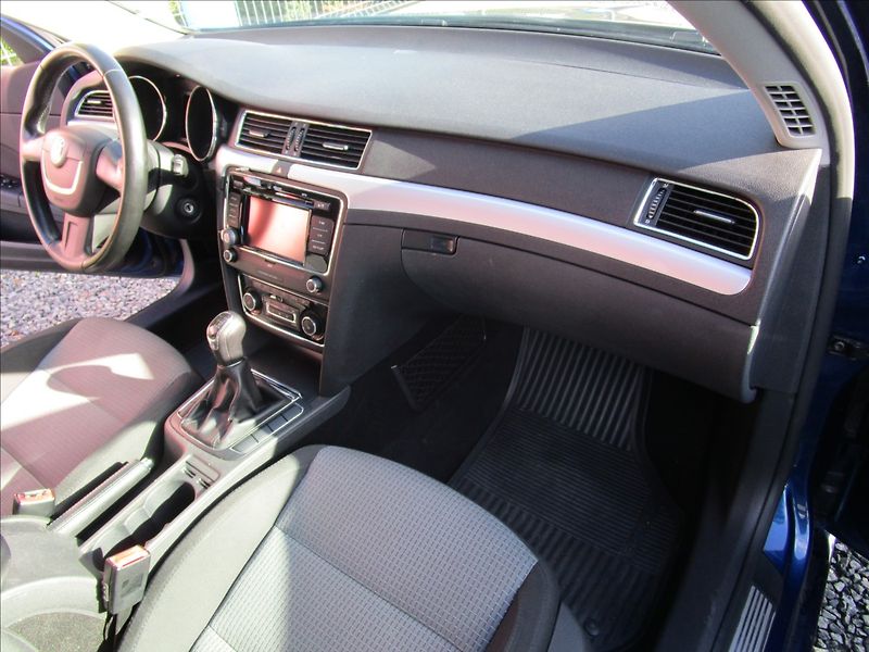 Škoda Superb Combi 2.0TDi Ambi, aut. Klima - fotka 15 z 40
