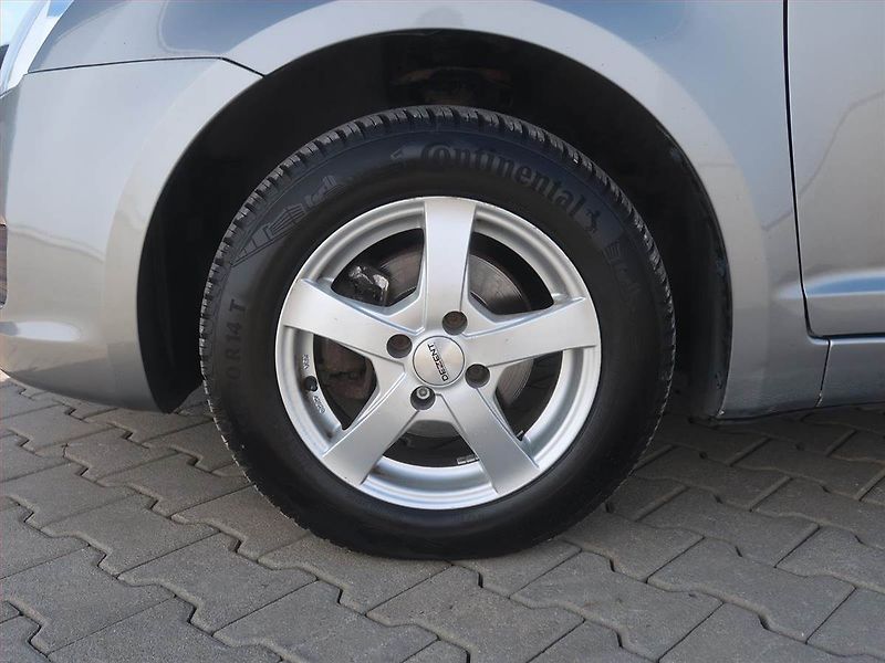 Suzuki Swift (2010) 1.3 - fotka 15 z 15