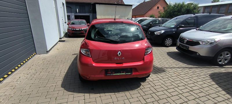 Renault Clio (2012) 1,2 16V 55kW - fotka 8 z 28