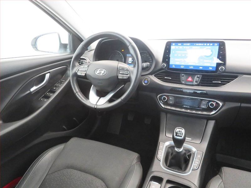 Hyundai i30 (2017) Comfort 1.6 CRDi, Serv.kniha - fotka 7 z 18