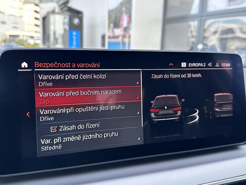 BMW Řada 5 520d Touring, Head-up, Tažné - fotka 15 z 26