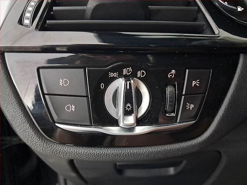 BMW Řada 5 (2018) M Sport 530d xDrive - fotka 21 z 25