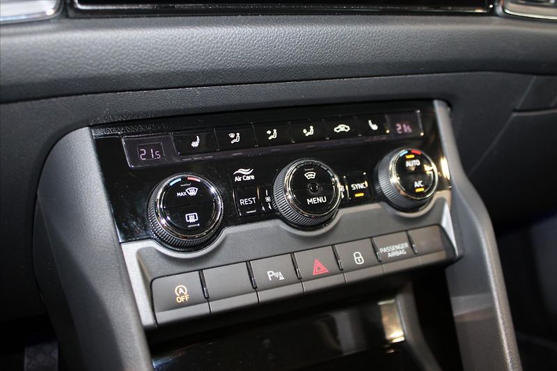 Škoda Kodiaq TDi DSG 4x4 Style ACC/Fullserv - fotka 24 z 33