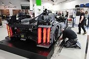 Instalace modelu stavebnice Peugeot Le Mans za účasti designera společnosti Lego