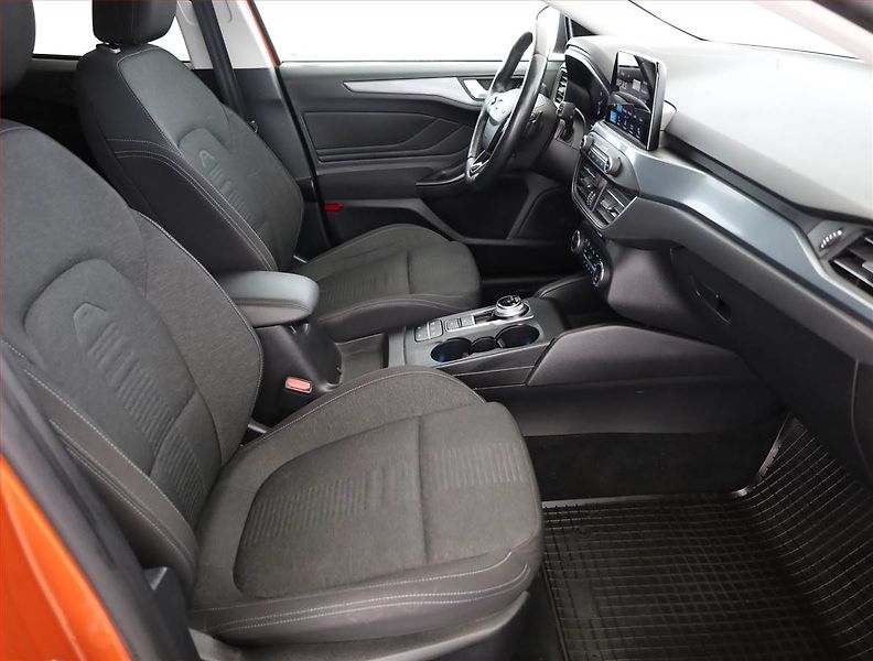 Ford Focus (2019) Active 1.0 EcoBoost, Automat - fotka 7 z 18