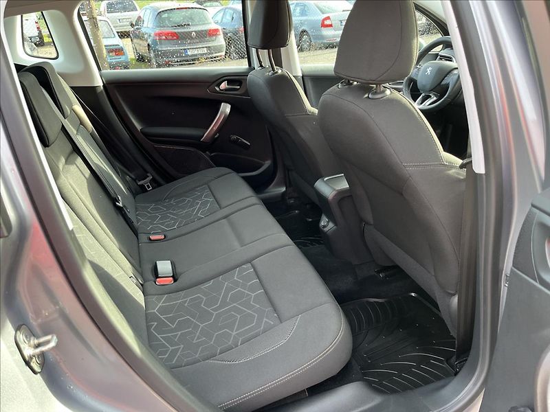 Peugeot 2008 1,2 PureTech 81KW 1.MAJITEL ČR - fotka 12 z 40