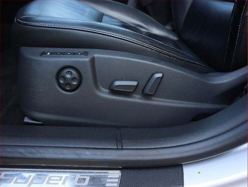 Škoda Superb (2013) Laurin&Klement 2.0 TDI - fotka 19 z 21