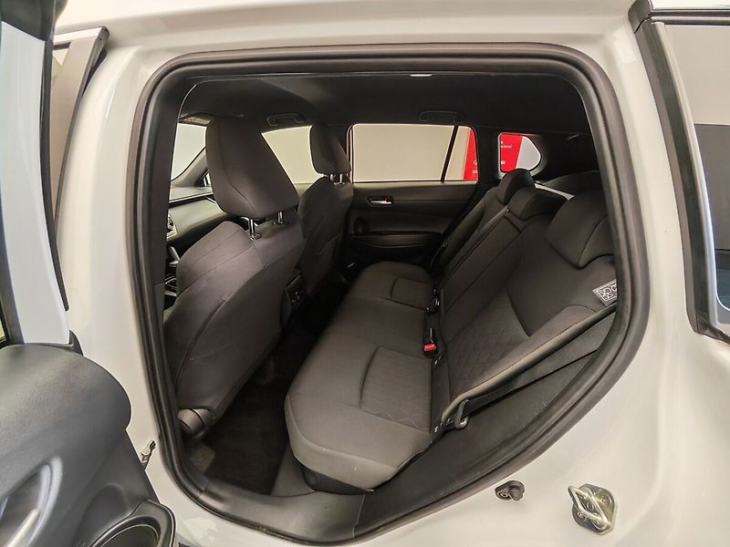 Toyota Corolla Cross 1.8 Hybrid Style - fotka 23 z 39