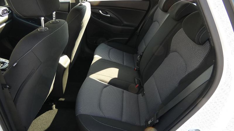 Hyundai i30 1.0 T-GDI Start Plus kombi - fotka 19 z 22