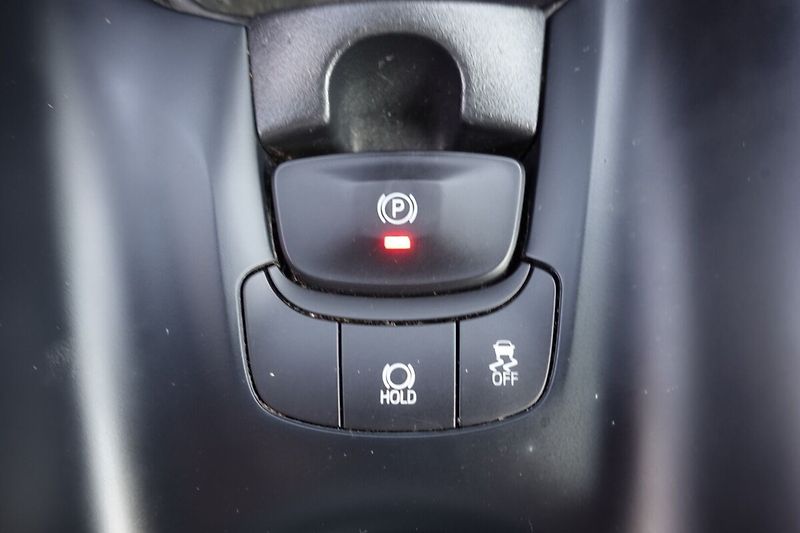 Toyota C-HR 1,2 T 6M/T Active Htd seats - fotka 22 z 32
