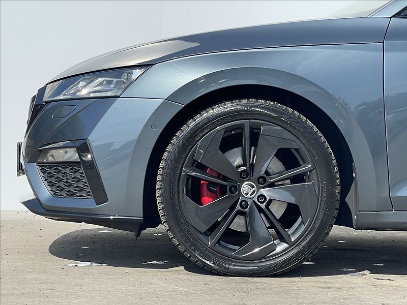 Škoda Octavia 2,0 TDI 4x4 DSG Combi RS TAŽNÉ - fotka 19 z 22