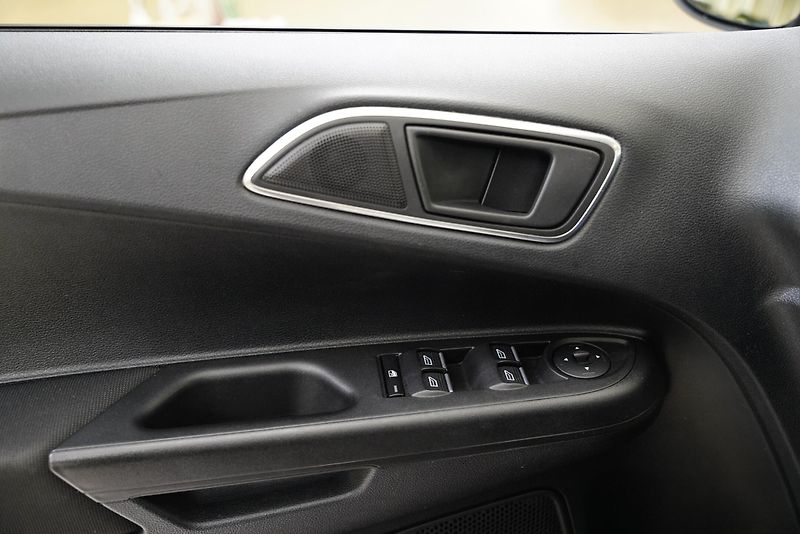 Ford B-MAX - fotka 12 z 23