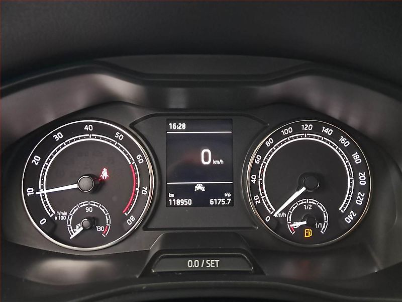 Škoda Scala (2021) 1.0 TSI, Tempomat - fotka 11 z 16