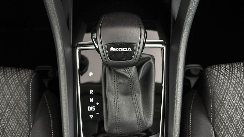 Škoda Karoq 2.0 TDI DSG Style - fotka 24 z 28