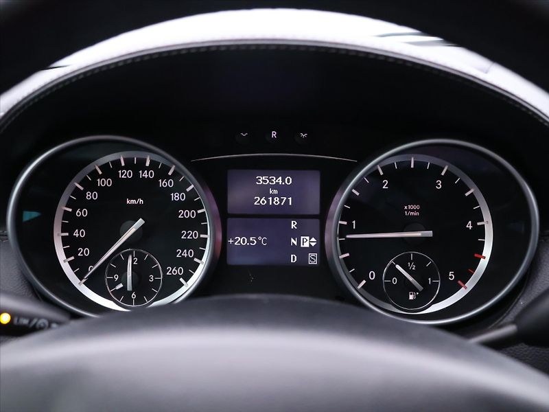 Mercedes-Benz GL 350 3,0 155kW 4Matic 7.míst - fotka 23 z 41