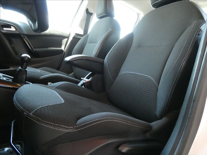Citroën C3 1,2 i 60kW klima,závěs,2x kola - fotka 30 z 41