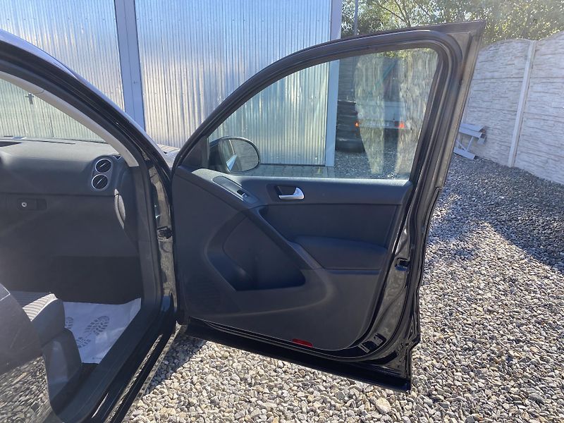 Volkswagen Tiguan 2.0TDi 4x4 135PS GOAL PĚKNÝ!!! - fotka 131 z 166