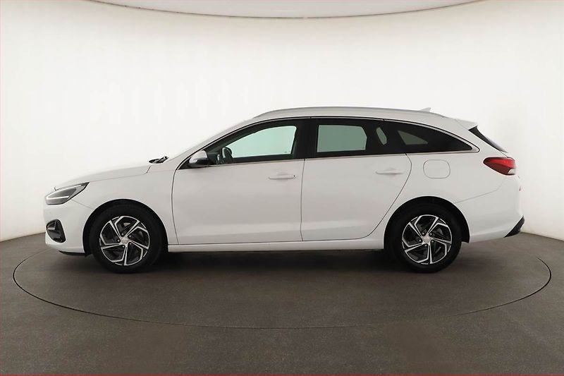 Hyundai i30 (2023) Smart 1.0 T-GDI, ČR,1.maj - fotka 3 z 16