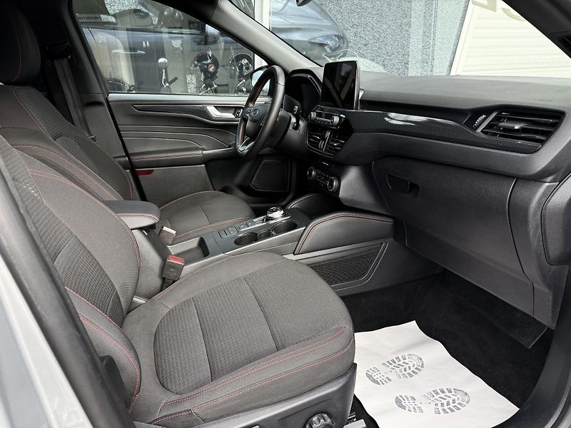 Ford Kuga 2,5 Duratec ST-Line Automat  - fotka 24 z 37