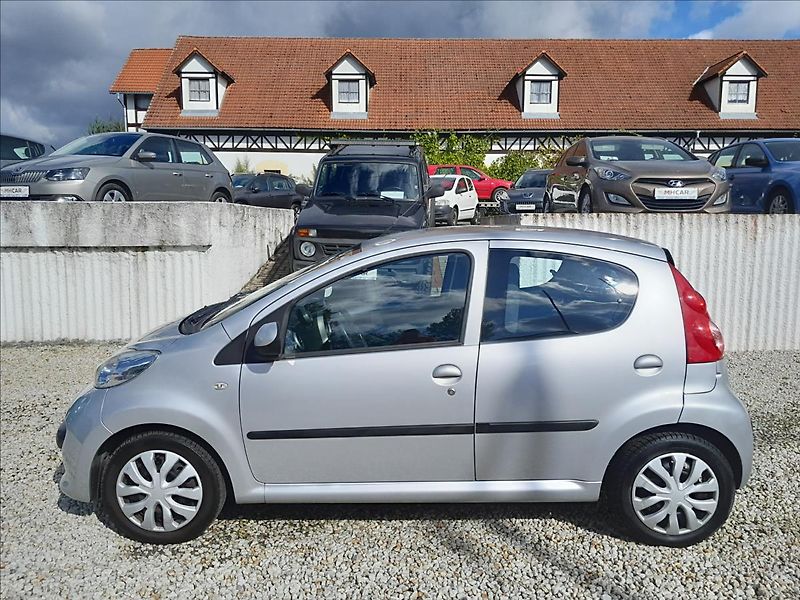 Peugeot 107 1,0i 50kW AUTOMAT - fotka 4 z 38
