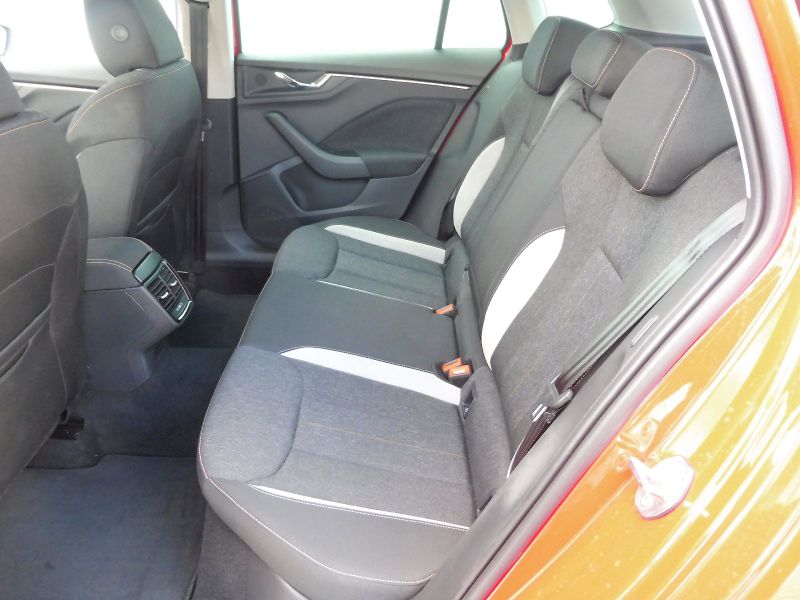 Škoda Kamiq (2024) Top Selection 1,0 TSI 85kW DSG - fotka 21 z 29
