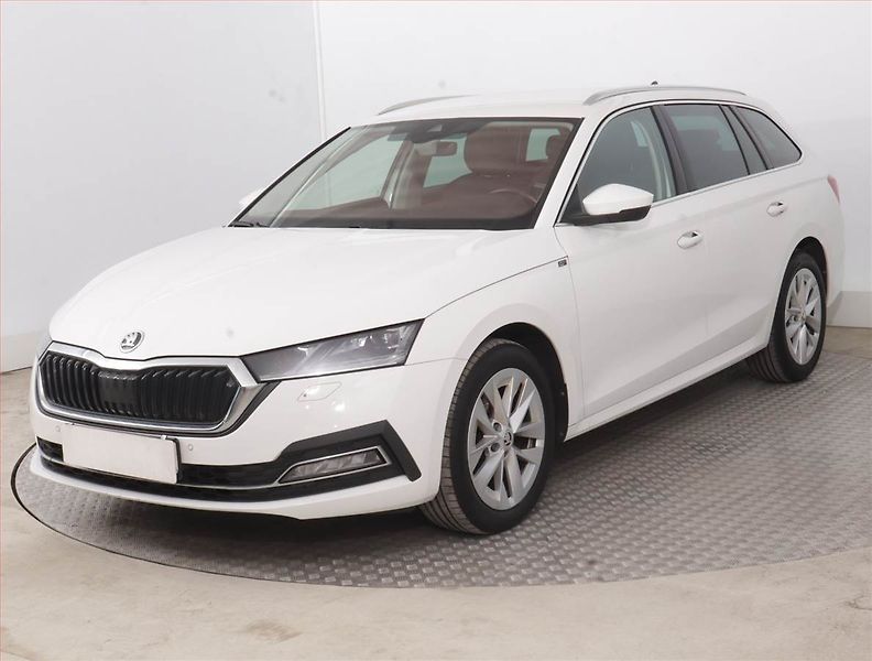 Škoda Octavia (2024) 2.0 TDI - fotka 2 z 16